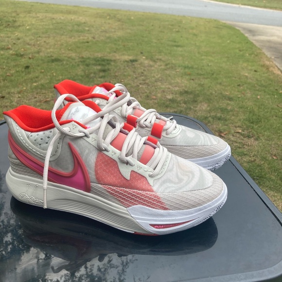 NWOB Authentic Nike Kyrie 8 light bone picante red - Picture 2 of 5